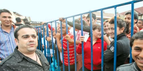 În ziua alegerilor locale din 2008, manelistul Adrian Simionescu a fost susţinut de alegători agresivi 