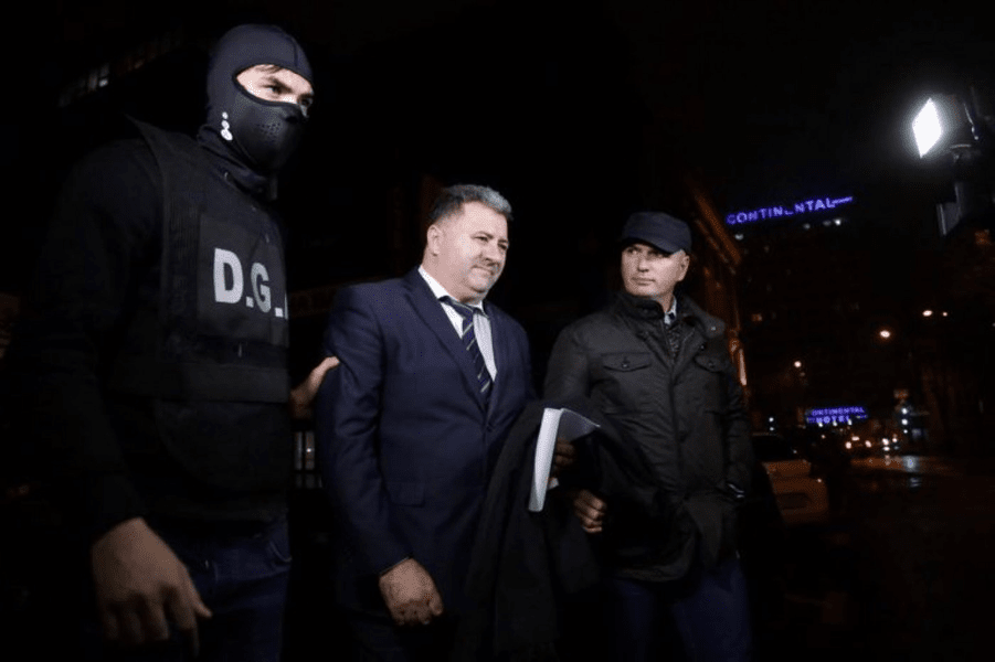 Condamnări cu executare pentru șefii din Poliție mituiți de liderul unui clan de romi. Sentința este definitivă