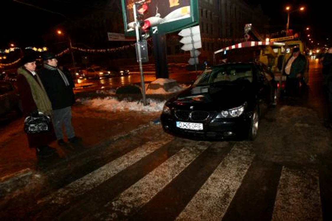 Şoferii au fost deranjaţi că maşinile lor parcate ilegal au fost ridicate