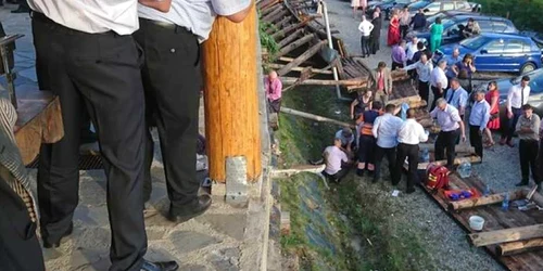 Balustrada prabusita la o pensiune din Durau FOTO ISU