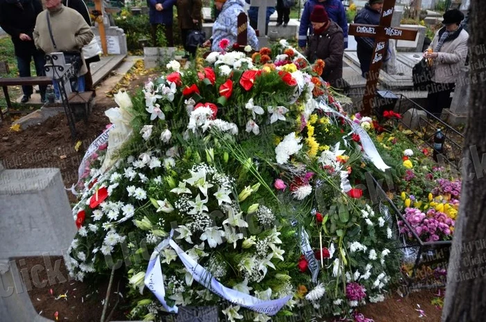 Înmormântarea lui Şerban Ionescu, la Cimitirul Bellu din Bucureşti. (Foto: Cezar Preda)