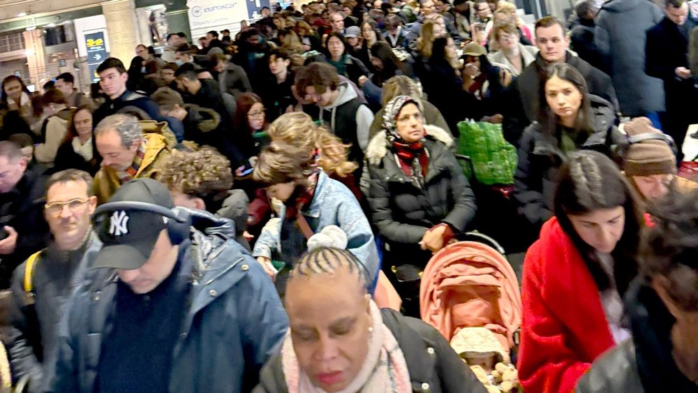 Panică la Paris. Bombă descoperită între șine, lângă Gara de Nord. Toate trenurile Eurostar între Londra și Paris au fost anulate