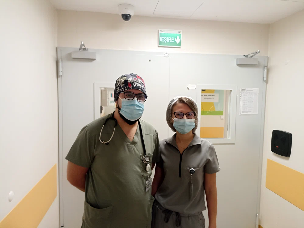 Doctorii Bogdan și Andreea Prunaru lucrează la Spitalul din Mioveni FOTO Denis Grigorescu