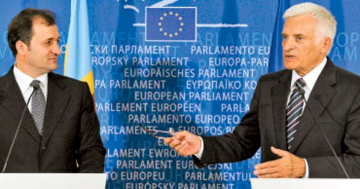 Chişinăul va reglementa statutul limbii române