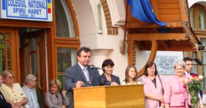 Târgu-Jiu:  70.000 de elevi gorjeni au început şcoala