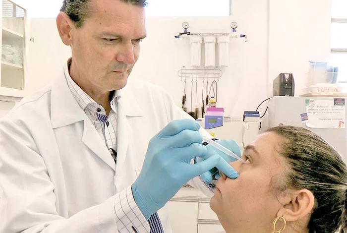 Dacă vă confruntați cu simptome, contactați imediat un medic