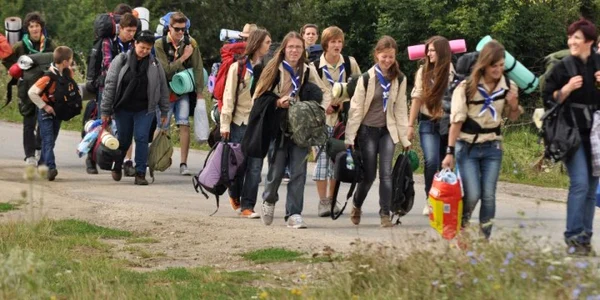 Peste 350 de cercetasi din toată ţara participa la „Cupa Izvoarelor”, de la Costesti