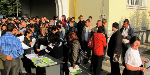 Numărul vâlcenilor fără locuri de muncă a scăzut în luna octombrie