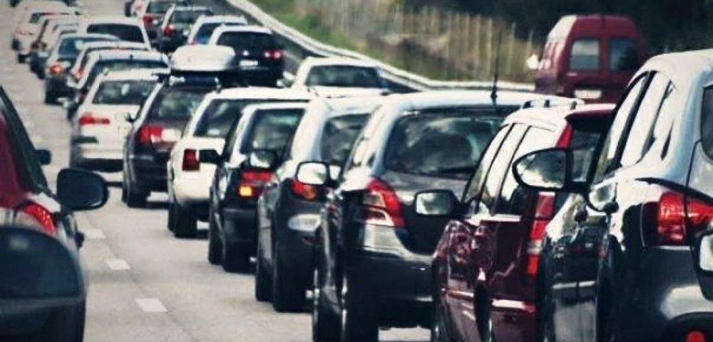 Românii se întorc acasă după vacanța de Revelion. Cum să eviți coșmarul de pe DN 1 Brașov-Ploiești-București