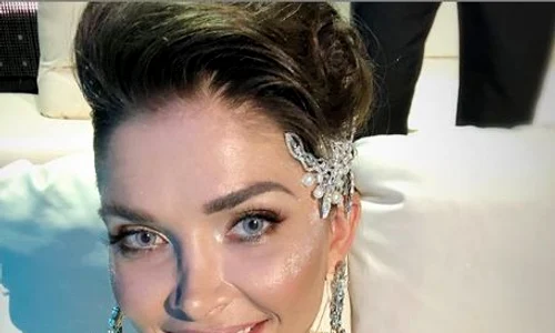 Alina Pușcaș va purta în ziua nunții două rochii de mireasă, una dintre ele fiind chiar din recuzita emisiunii „Te cunosc de undeva” jpeg