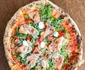 O pizza, la localul lui din Fliași, costă peste 30 de lei