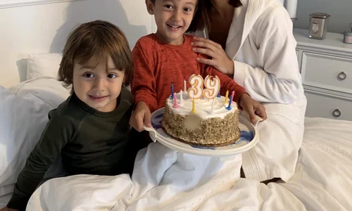 Claudia Pătrăşcanu a fost felicitată de cei doi băieţi ai săi jpeg
