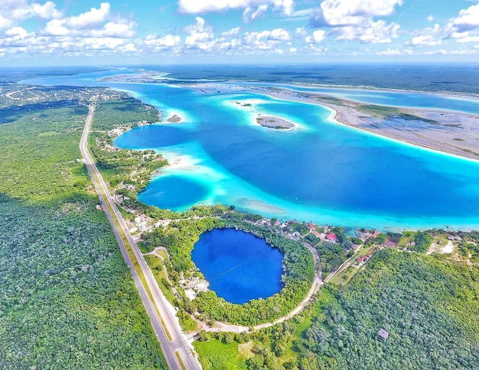 Împrejurimile Lacului Bacalar FOTO lindleyloraine.com