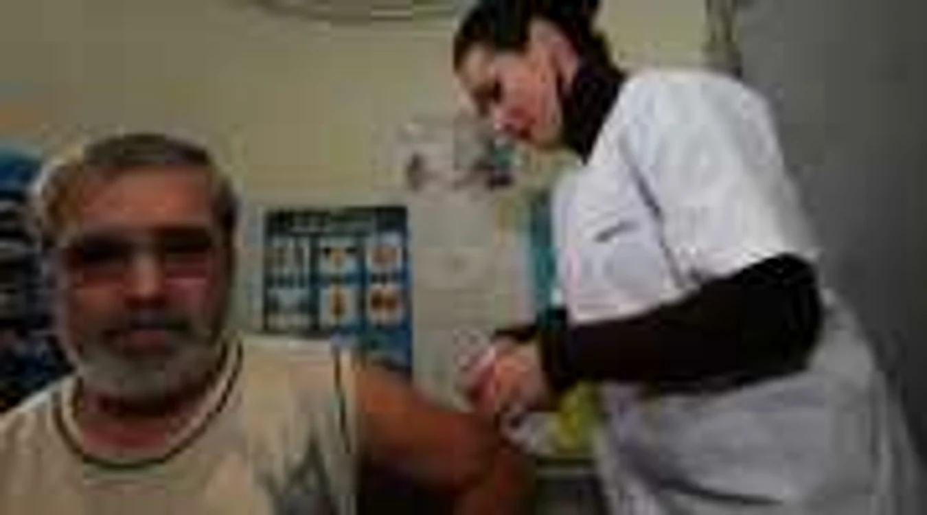 Costache Căpăţână s-a vaccinat împotriva gripei porcine