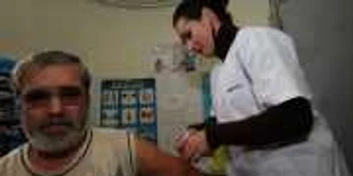Costache Căpăţână s-a vaccinat împotriva gripei porcine