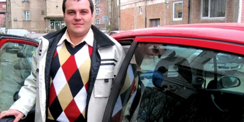 Profesorul de istorie Cristian Şodâncă face naveta de la Reşiţa la Anina