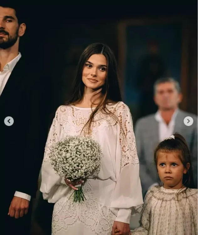 Rochia de mireasă a cântăreței / foto: Instagram 