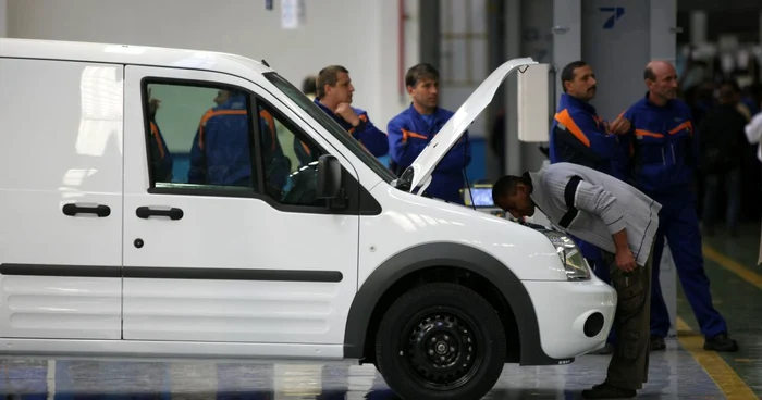 Ford mută producţia Transit Connect din România în Spania