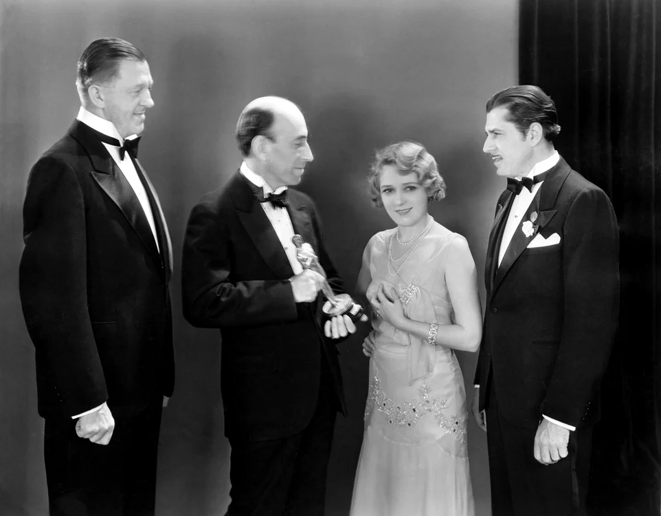 mary Pickford primeste Oscarul