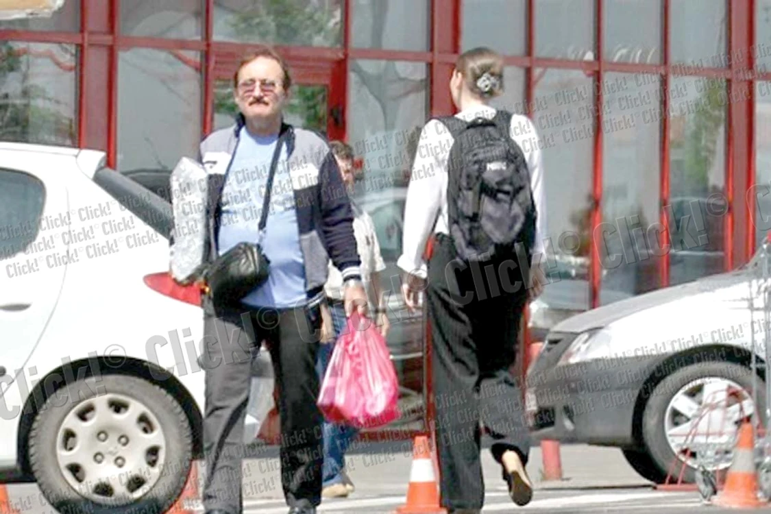 Cornel Palade a mers la  un centru comercial din Capitală  cu trike-ul de 20.000 de dolari (Fotografii: Mihai Ionescu)