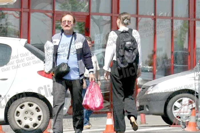 Cornel Palade a mers la  un centru comercial din Capitală  cu trike-ul de 20.000 de dolari (Fotografii: Mihai Ionescu)
