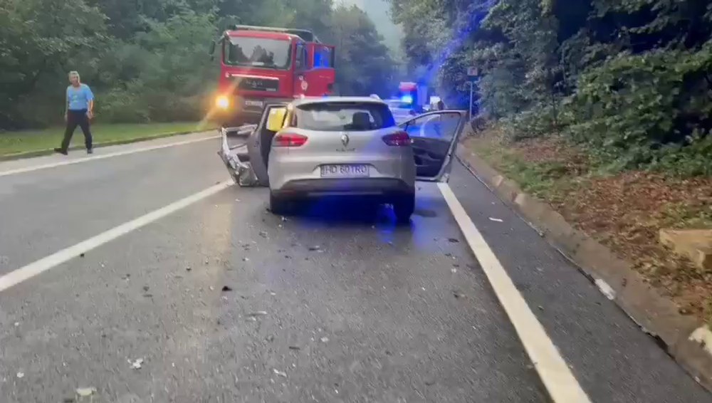 VIDEO Circulația rutieră în Defileul Jiului, blocată timp de câteva ore din cauza unui accident rutier grav