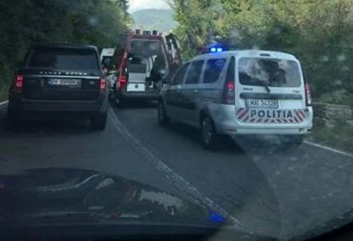 Un pensionar de 72 de ani a murit după ce motocicleta pe care o conducea intrat într-un parapet