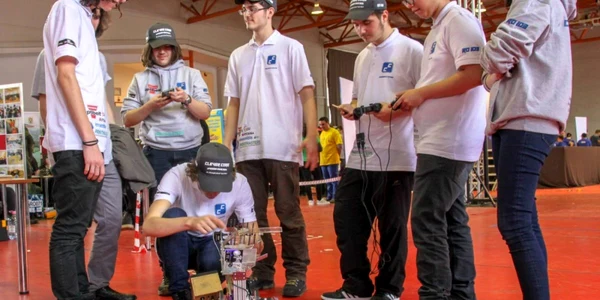 echipa robotica. foto arhiva personala