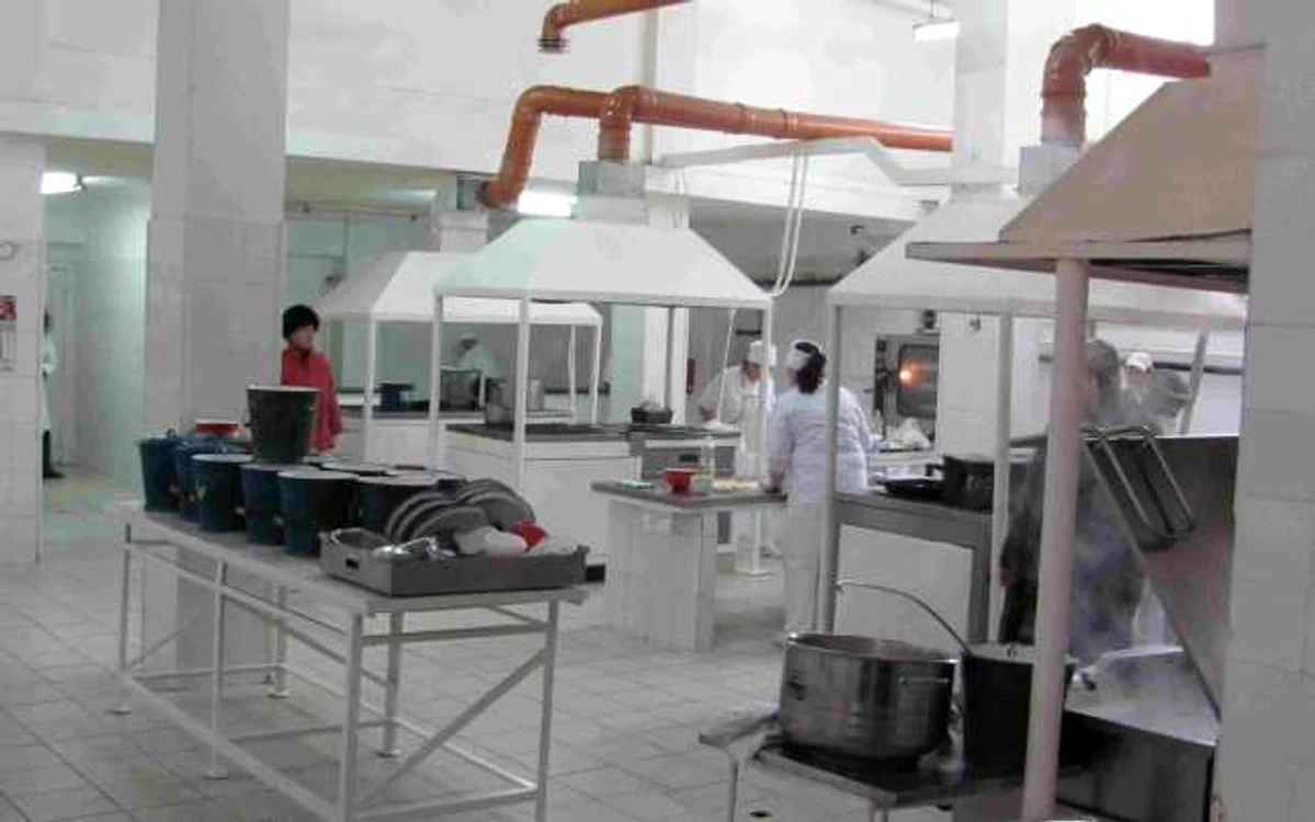 La blocul alimentar al spitalului se lucrează la foc continuu
