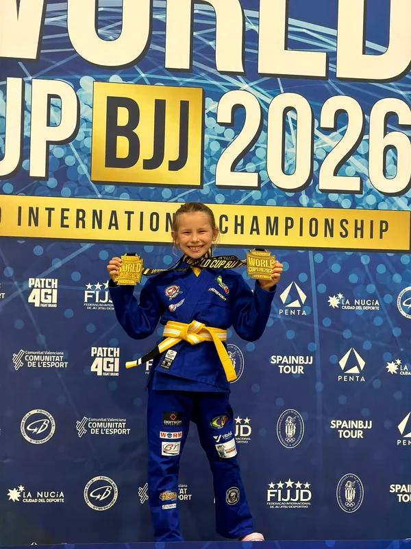 Fiica lui Cătălin Zmărăndescu, Matilda, este dublă campioană mondială la Brazilian Jujitsu, la doar 8 ani foto: arhiva personală 