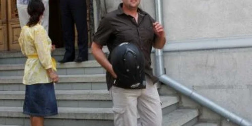 Iulian Lazăr este judecat pentru infracţiuni de corupţie