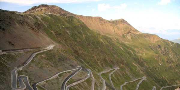 Trecătoarea Stelvio din Alpi FOTO izismile.com
