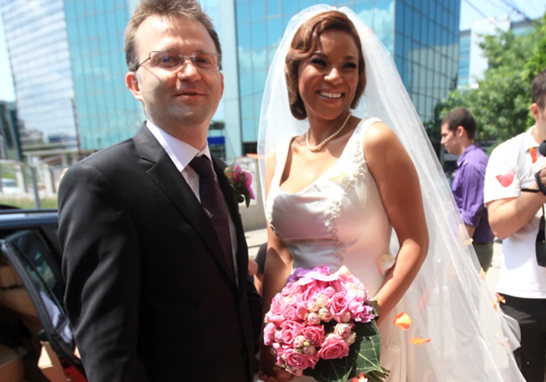 Nadine s-a căsătorit în vara lui 2011 cu avocatul Dragoș Apostolescu, cu care se iubește din 2006