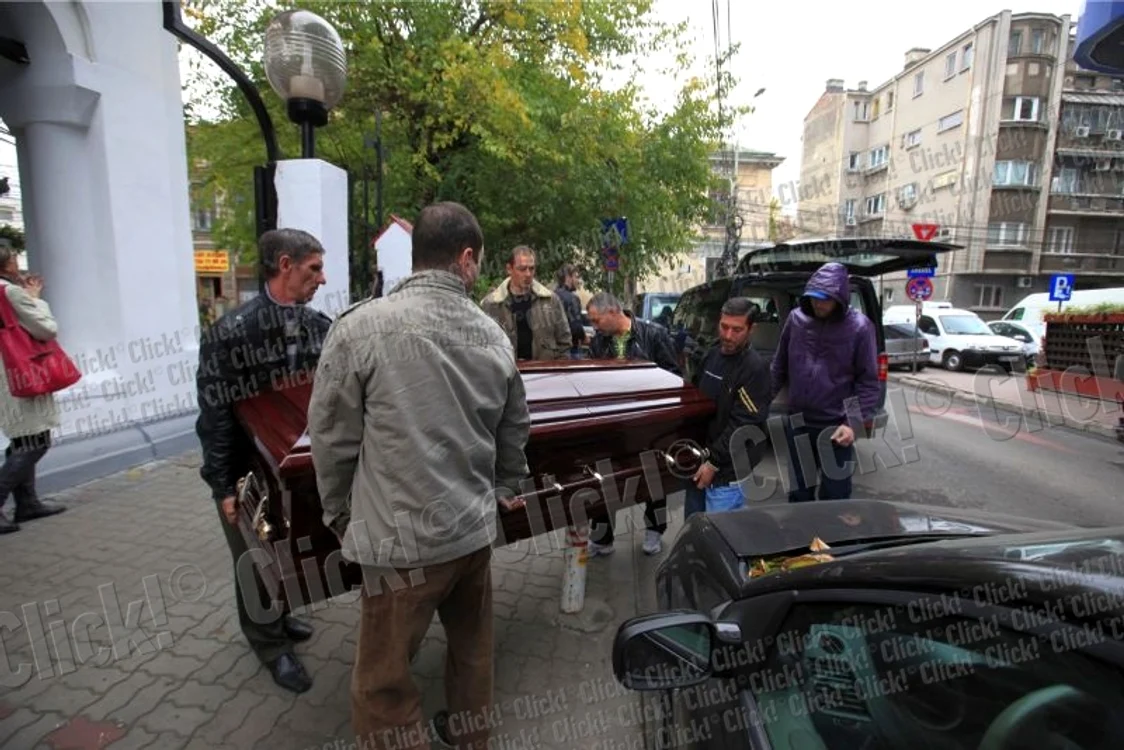 Sicriul în care va fi înmormântat actorul Şerban Ionescu. (Foto: Ştefan Andrei)