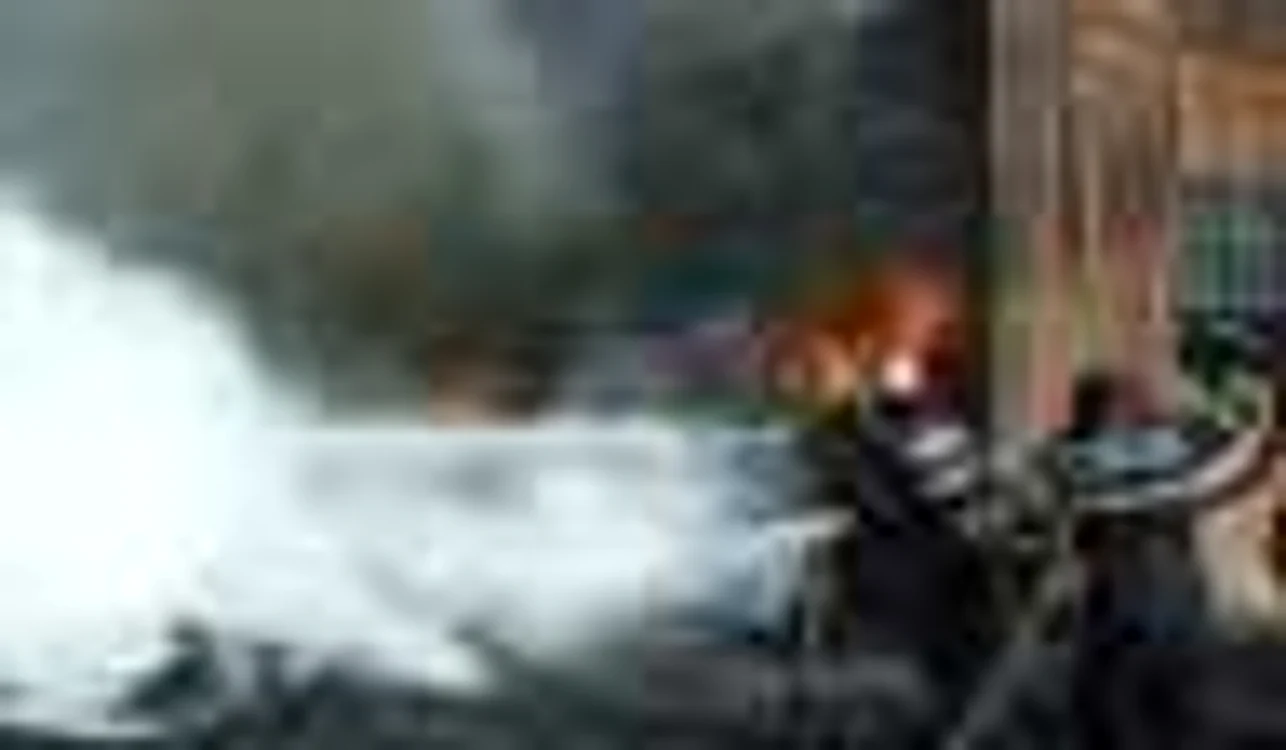 Incendiul de la Bujoreni s-a extins si la un depozit de cauciucuri