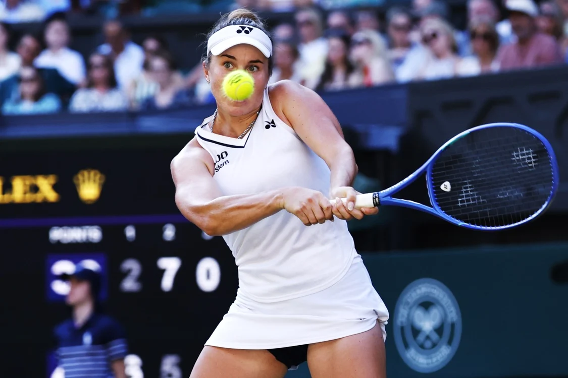 Linda Noskova a ratat cinci mingi de meci în setul cu numărul 2 (Foto: EPAImages)