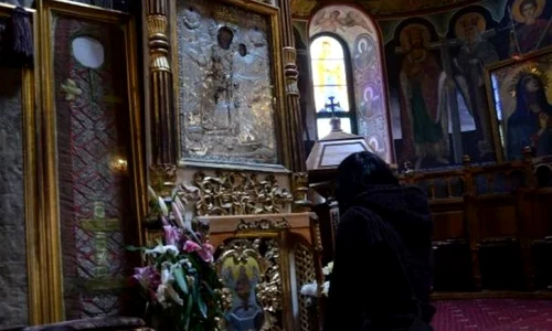 Icoana cu trei mâini la care s au rugat Eminescu, Kogălniceanu şi Nichita jpeg