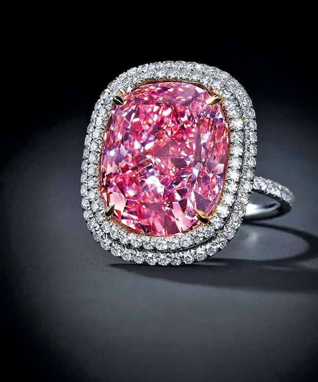 Diamant de culoare roz, montat într-un inel. 27,6 mil. $