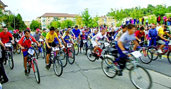 Reşiţa: Biciclete în loc de maşini (GALERIE FOTO)