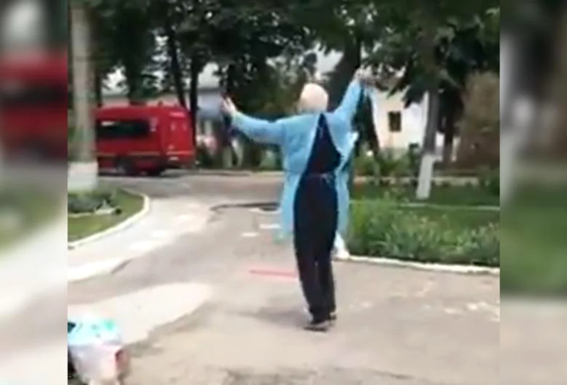 Bărbatul a fost externat după ce a fost internat timp de 30 de zile Foto Captură video