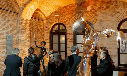 Expoziția „Universul lui Salvador Dalí”: Femeie cu cap de trandafiri (© Gicu Boboc / ARCUB)