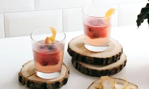 Cocktail cu pepene rosu si vin spumant jpeg