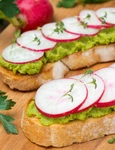 Bruschete cu avocado  Sursa foto shutterstock 183151442 jpg