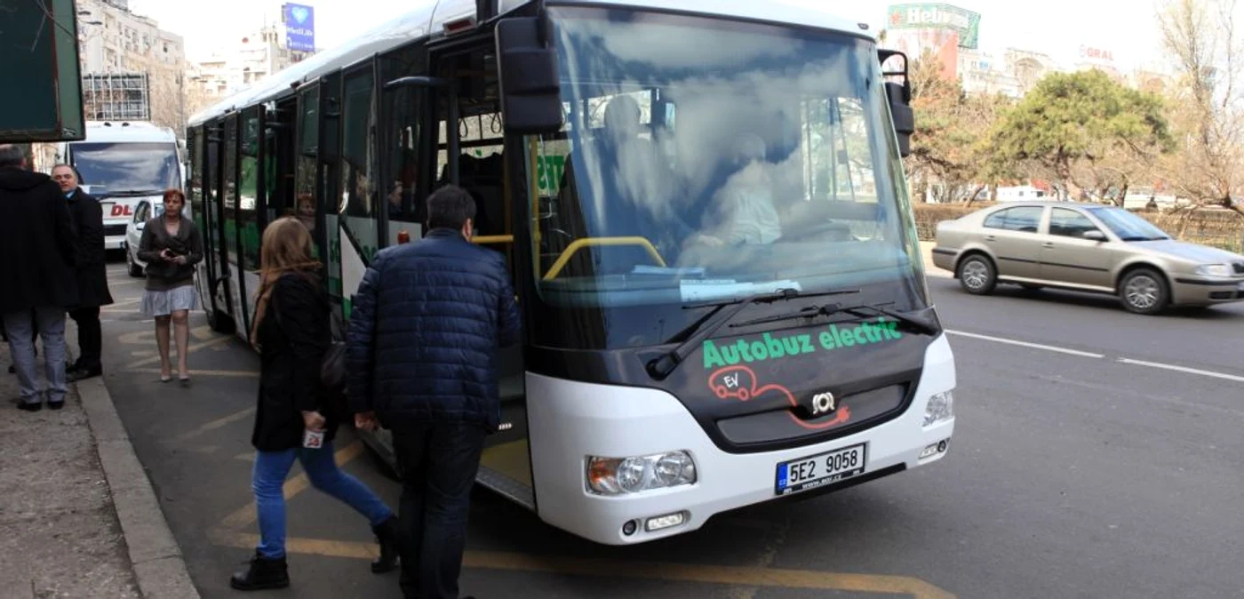 Autobuzul electric va circula pe linia 104 două săptămâni FOTO Roberto Sălceanu