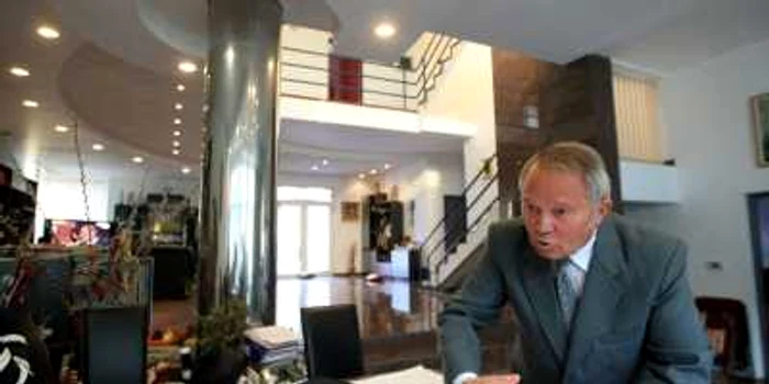 Sorin Neagoe şi soţia sa locuiesc într-o casă de un milion de euro scoasă la licitaţie de bancă