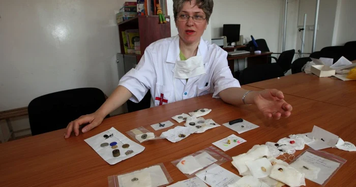 Medicul Magda Cristian a colecţionat obiectele înghiţite de copii