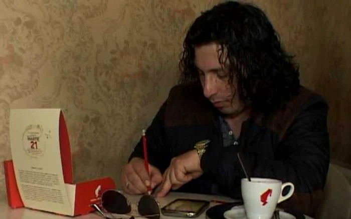 Liviu a scris o poezie despre Legea antifumat FOTO Alin Ion