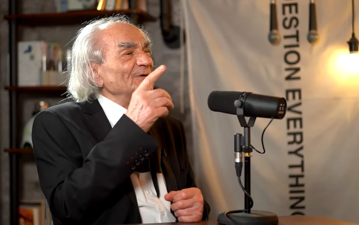 
    Doctorul Leon Dănăilă a făcut peste 27.000 de operații pe creierFOTO captura video Podcast Mihai Morar  