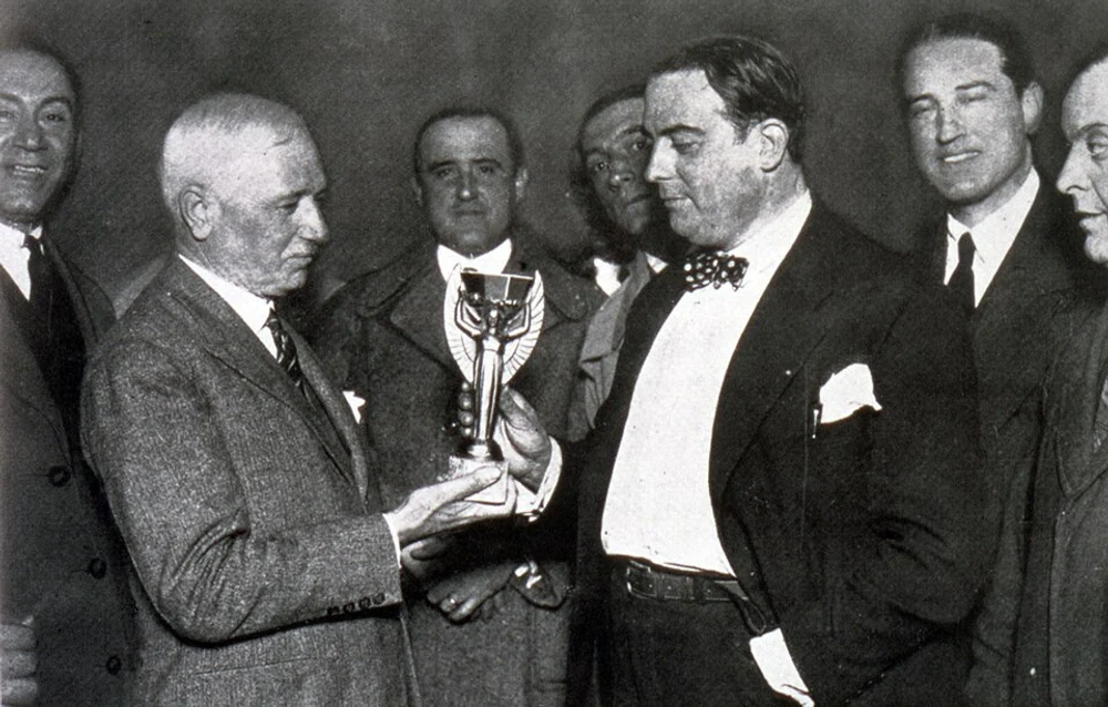 Povestea incredibilă a primei Cupe Mondiale din 1930: o finală cu două mingi și un trofeu dispărut. Europenii au boicotat turneul final