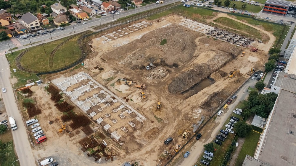 Se toarnă fundația pentru peluzele și tribunele noului stadion din Timișoara FOTO